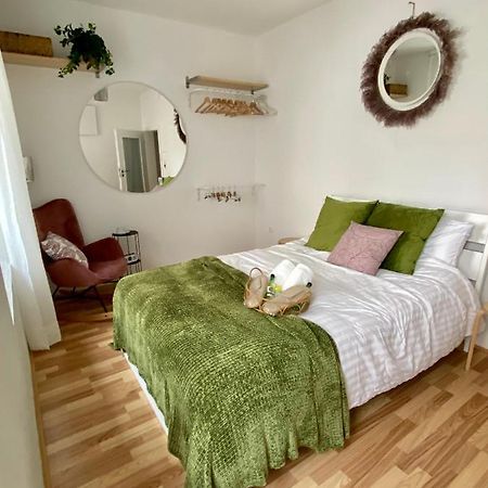 Stay In Aux: Central 2-Room Apartment with 24/7 Check-In Augsburg Exterior photo