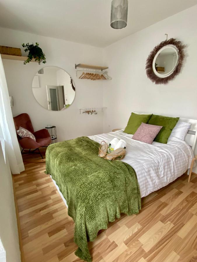 Stay In Aux: Central 2-Room Apartment with 24/7 Check-In Augsburg Exterior photo